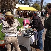 位於Helsinki 艾斯布蘭那地公園，參與餐廳日的民眾（20120519）