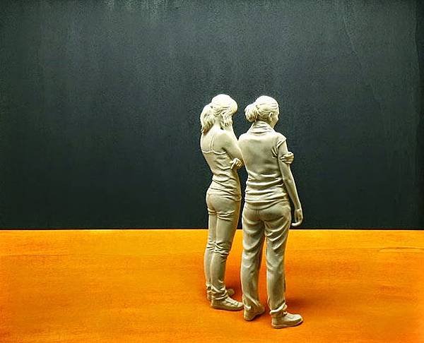 realistic-wood-sculpture-peter-demetz-12.jpg