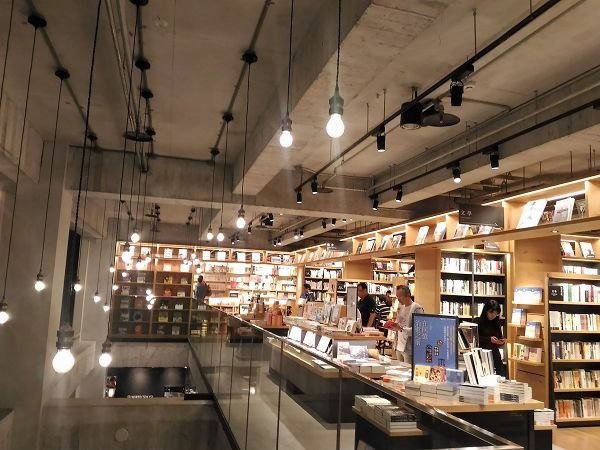 蔦屋書店 TSUTAYA BOOKSTORE (台中市政店)