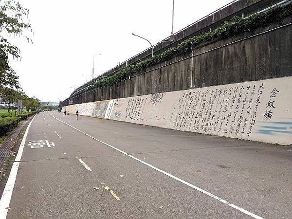 大漢溪右岸堤防彩繪