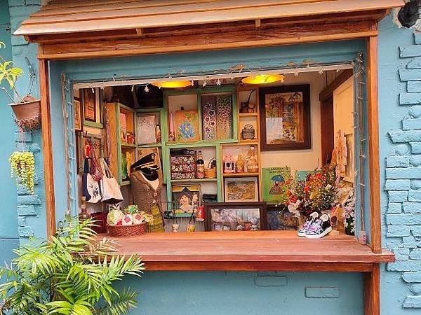 基隆望海景點 ~ 太平青鳥書店、 KEELUNG地標，山城半