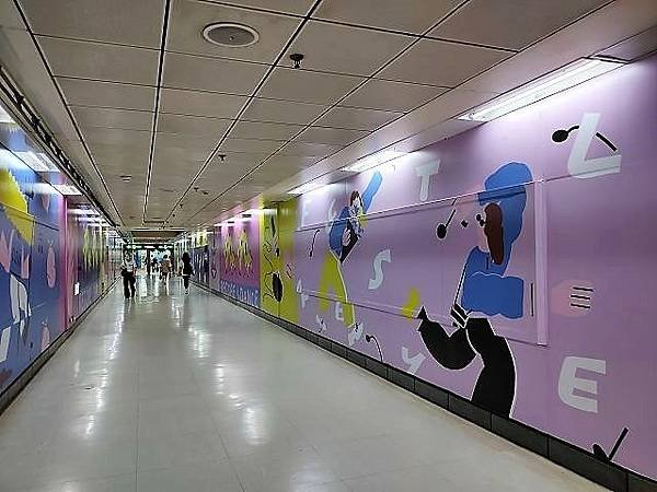 捷運西門地下街漫畫彩繪通道