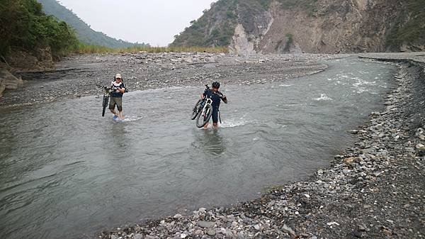 隘寮南北溪環線順遊勇氣瀑布單車行