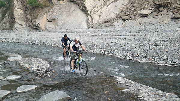 隘寮南北溪環線順遊勇氣瀑布單車行