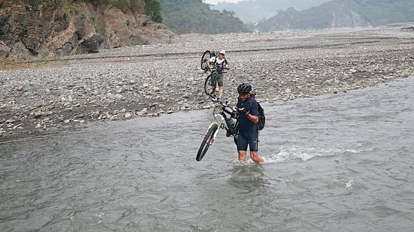 隘寮南北溪環線順遊勇氣瀑布單車行