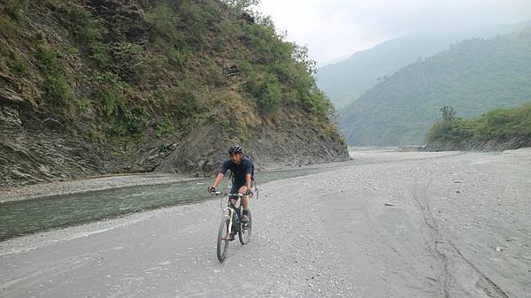 隘寮南北溪環線順遊勇氣瀑布單車行