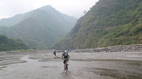 隘寮南北溪環線順遊勇氣瀑布單車行