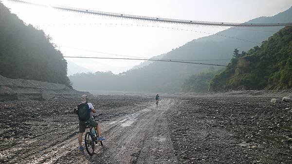 隘寮南北溪環線順遊勇氣瀑布單車行