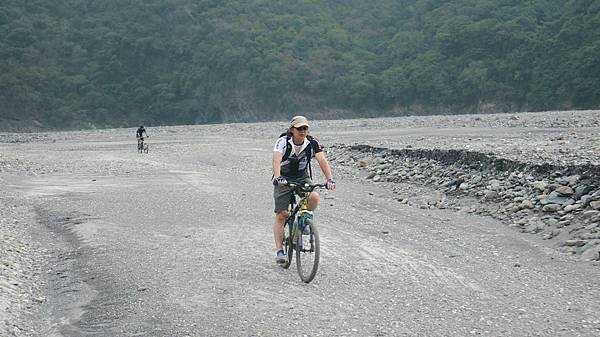 隘寮南北溪環線順遊勇氣瀑布單車行