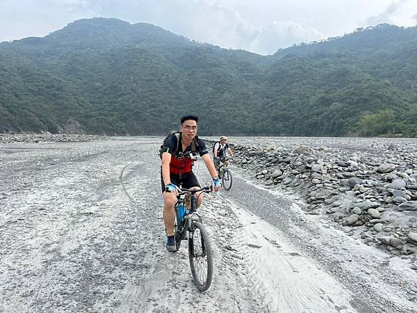 隘寮南北溪環線順遊勇氣瀑布單車行