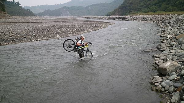 隘寮南北溪環線順遊勇氣瀑布單車行