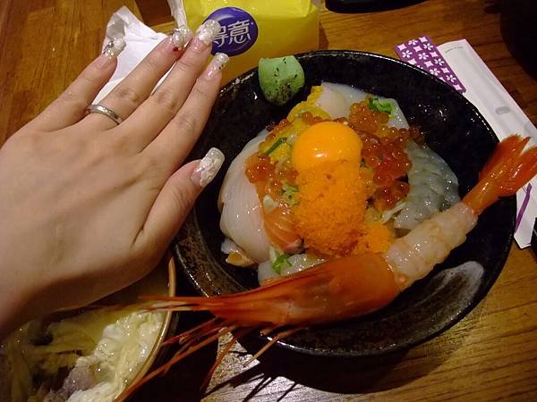 無敵海鮮蓋飯630，居然那麼小碗