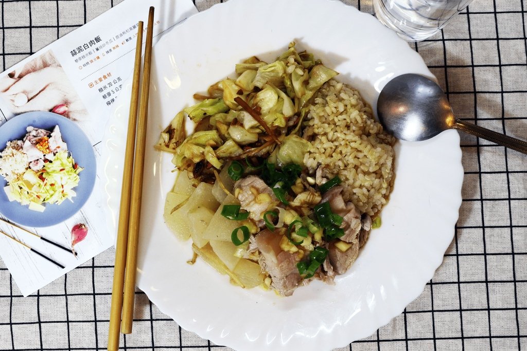 【食譜】低醣減脂餐蒜泥白肉藜麥糙米飯薑絲炒冬瓜麻油枸杞高麗菜.jpg