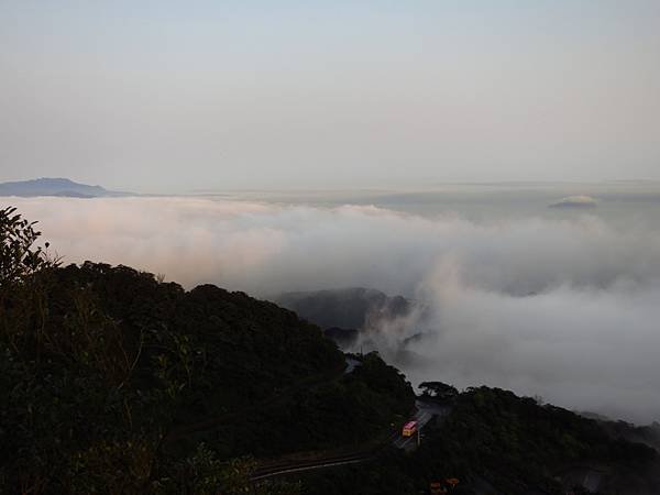 九份台陽礦業歷史建築和樹梅坪看雲海。陳恕忠瑞芳展望詩。 方子