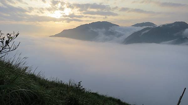 九份崙頂開成殿天公廟看雲海