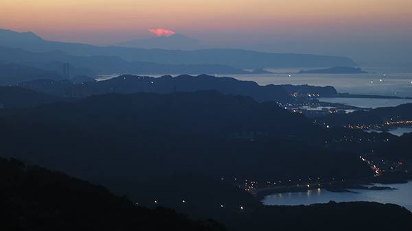 九份臺陽礦業公司瑞芳辦事處與山西閻錫山先生。吳冠中畫家【寂寞