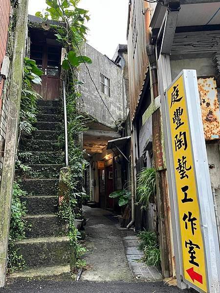 不知道甚麼叫做辣。一大鍋鹹稀飯的同悲與同喜。金與煤的同胞。九