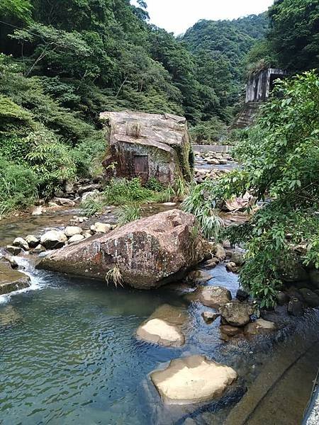 民俗臺灣金關丈夫(林熊生)，陳紹馨(山中彰二)。1903年汐