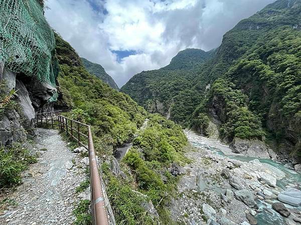 今天聖誕夜，祝福大家平安喜樂。 說來很妙，台灣產金地區，風景