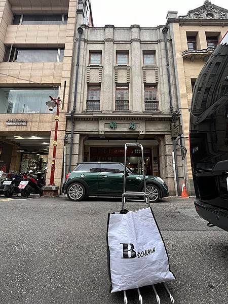 台北市大稻埕。大和行，辜顯榮，辜振甫。毀人事業，天缺一角；斷