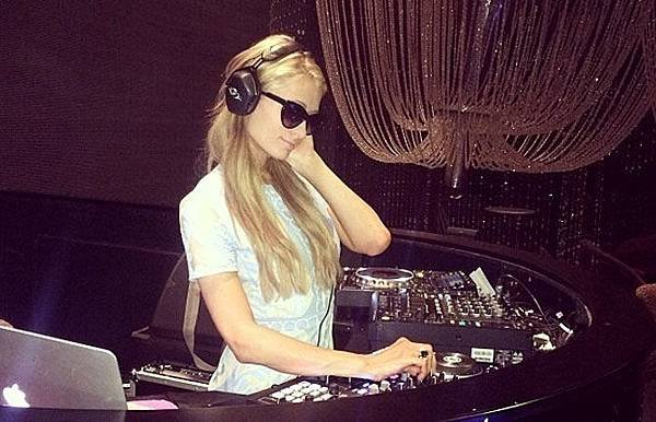 Paris-Hilton-DJ