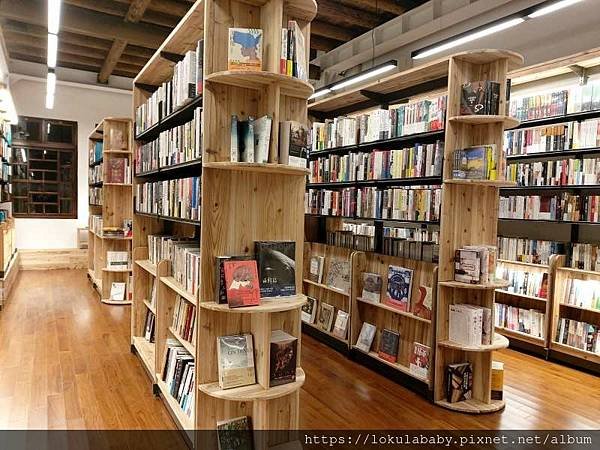 [台北。迪化街]郭怡美書店　老屋書香信手拈來皆故事