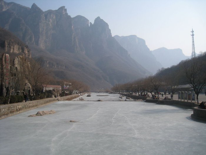冰封河面