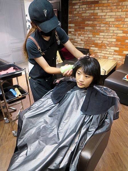 Red Circle HAIR SALON &amp; BAR 13.jpg