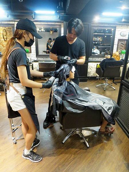 Red Circle HAIR SALON &amp; BAR 15.jpg