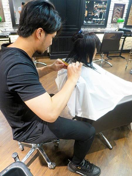 Red Circle HAIR SALON &amp; BAR 18.jpg