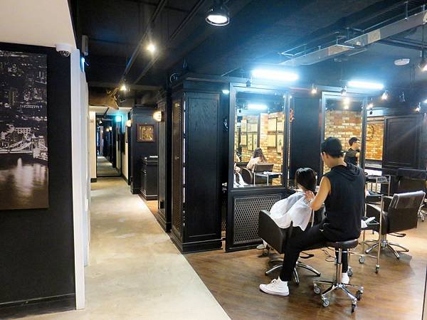 Red Circle HAIR SALON &amp; BAR 06.jpg