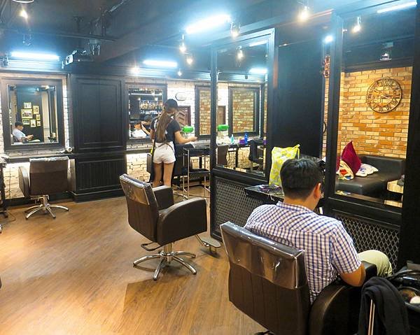 Red Circle HAIR SALON &amp; BAR 08.jpg