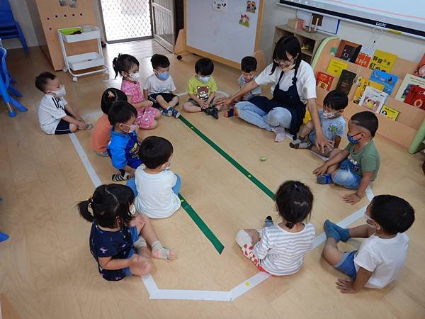 台語兒歌玩具操作-干樂(陀螺)3.JPG