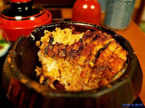 20蓬萊軒鰻魚飯ひつまぶし飯量.jpg