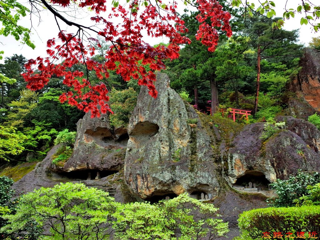 32那谷寺山道望奇岩遊仙境.jpg