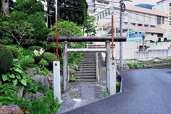 4游泉旁神社鳥居.jpg