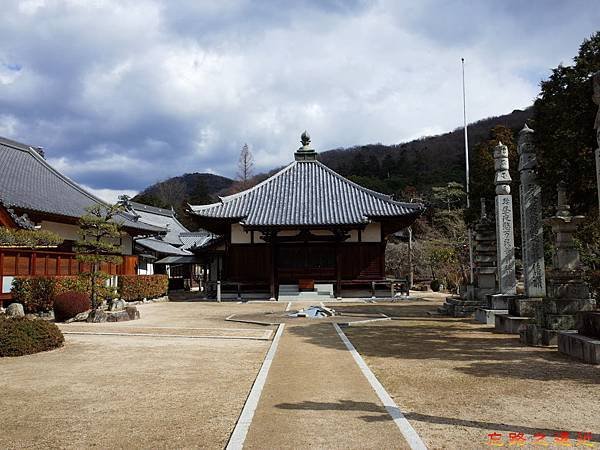 49金剛寺普賢院本堂前.jpg