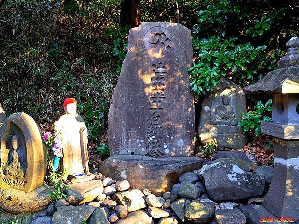 8大崎八幡宮法華石經塔.jpg