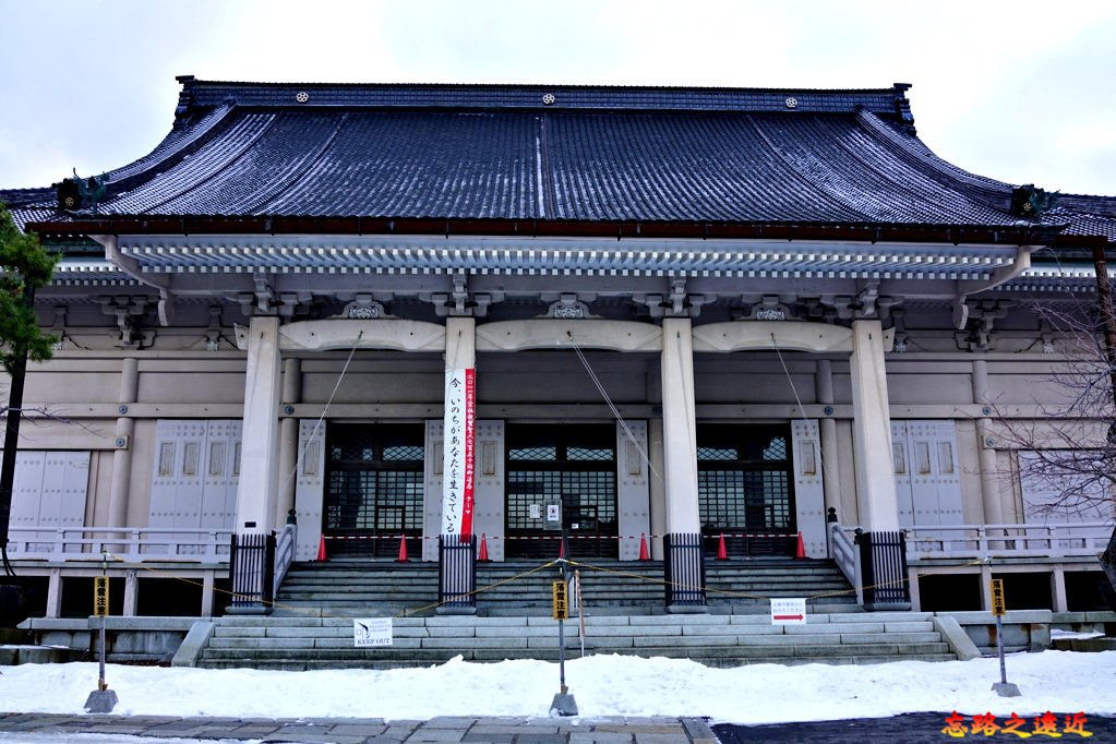 04函館二十間坂東本願寺函館別院本殿.jpg