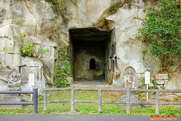 25瑞嚴寺參道旁洞窟遺跡群-2.jpg