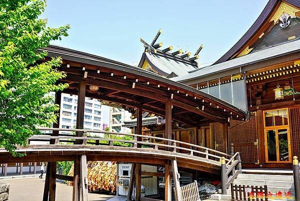 12 湯島神社拜殿連結橋.jpg