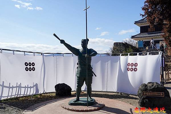 17 上田城真田神社旁真田幸村雕像.jpg