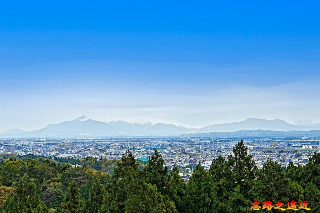 11 春日山城上山道路眺望春日山.jpg