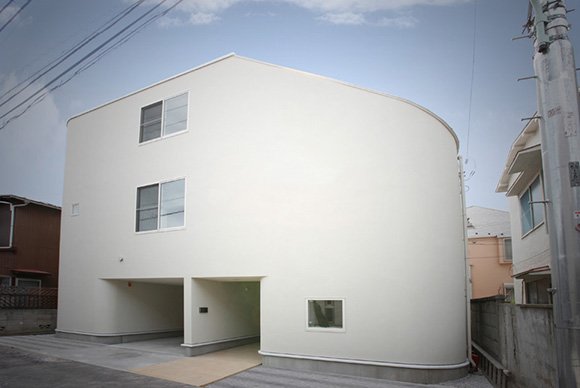 ThreeStorey-House-Has-Slides-at-All-Levels-2.jpg