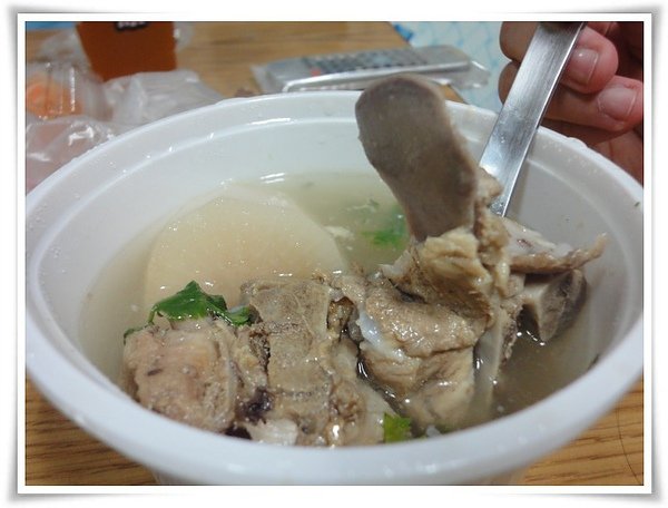 阿釗越南經典美食-30蘿蔔龍骨湯.JPG