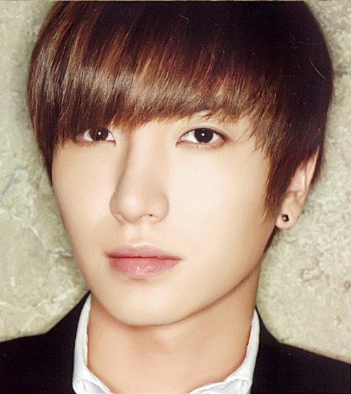 Leeteuk-1.jpg