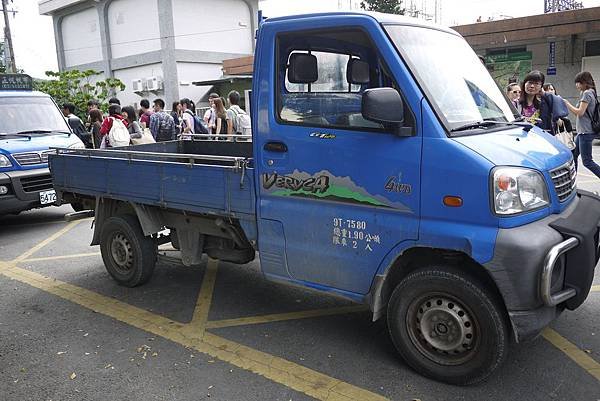 坐發財車上武塔國小