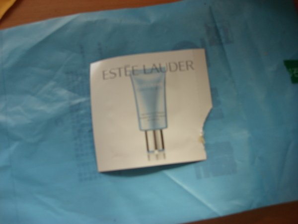 Estee  Lauder雅詩蘭黛極致晶燦光超亮白隔離霜SPF50PA.jpg