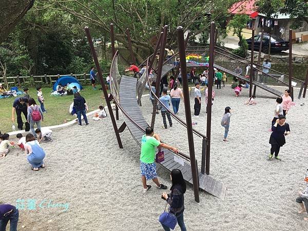 新北特色公園【中山公園】挑戰療癒森林裡的彩色水管滑梯+跑酷棧