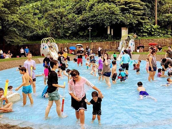 【暖暖親水公園】親子玩水秘境森林,山水吊橋步道(基隆戲水景點